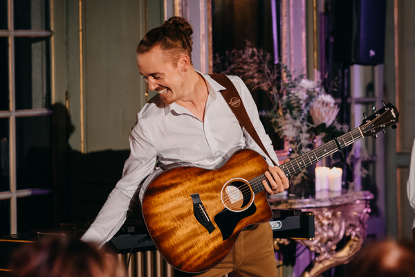 Aaron Wälchli Singer Songwriter Schweiz buchen Konzert Hochzeit